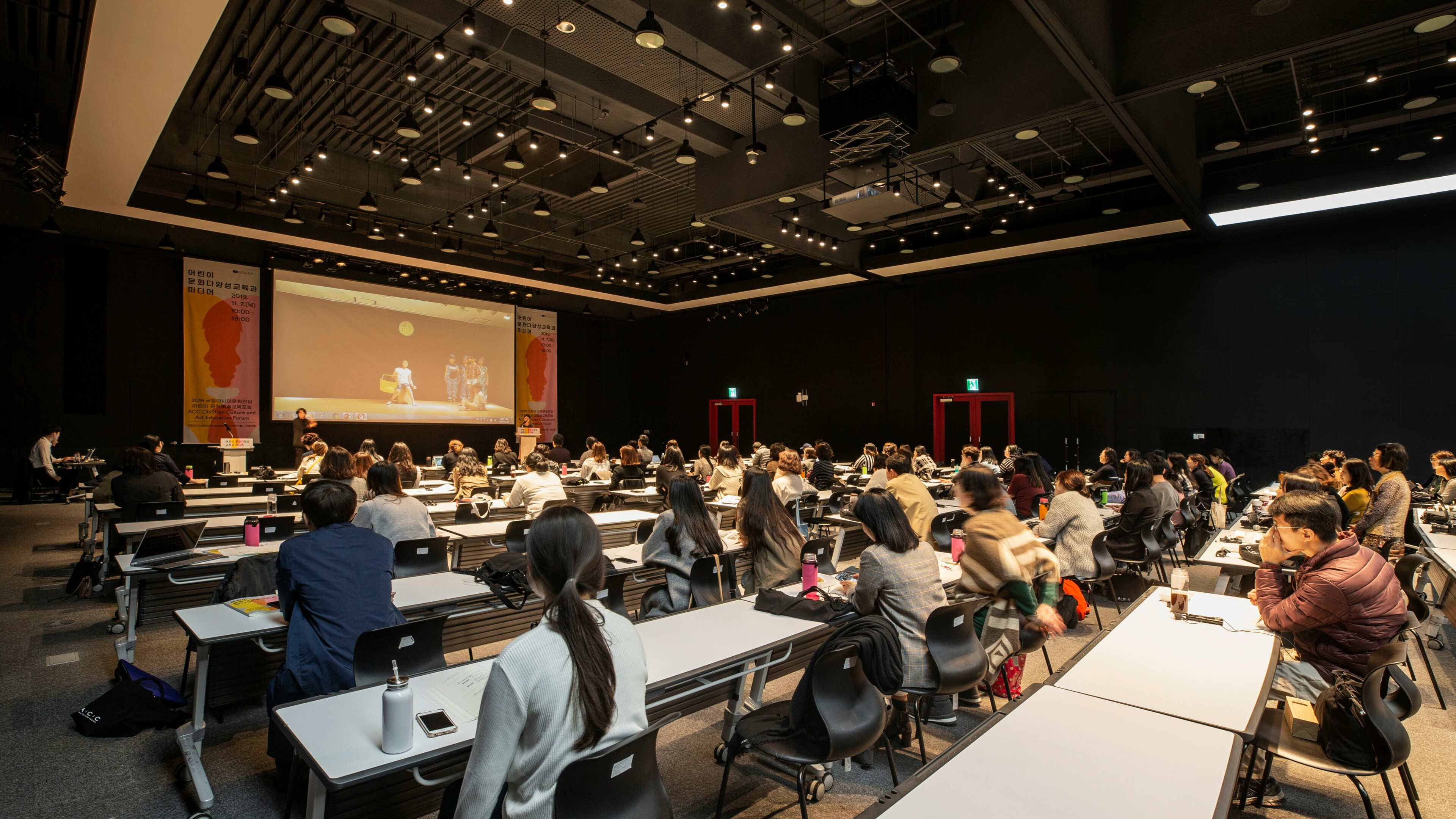 pexels-asia-culture-center-3116378-4940642